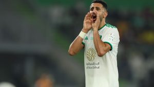 ليس ميسي.. محرز يختار لاعبًا واحدًا يتفوق عليه في التحكم بالكرة