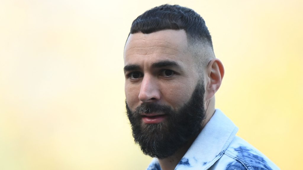 قنبلة مدوية.. بنزيما قد ينتقل إلى الهلال خلال 48 ساعة